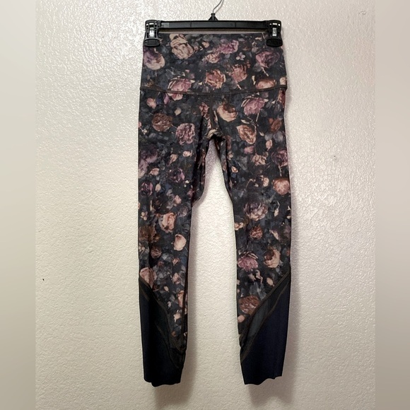 Lululemon Wunder Under Crop Luxtreme Frosted Rose Scalloped Leggings! - Picture 1 of 5